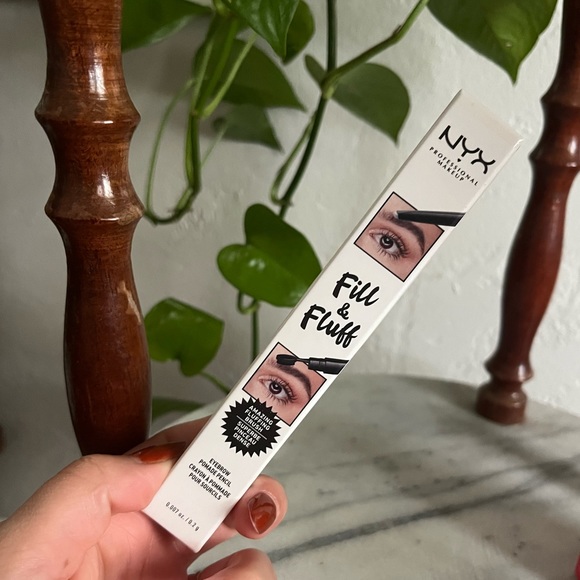 ✨ $2 NIB NYX Professional Makeup Fill & Fluff Eyebrow Pencil Pomade - Picture 1 of 3